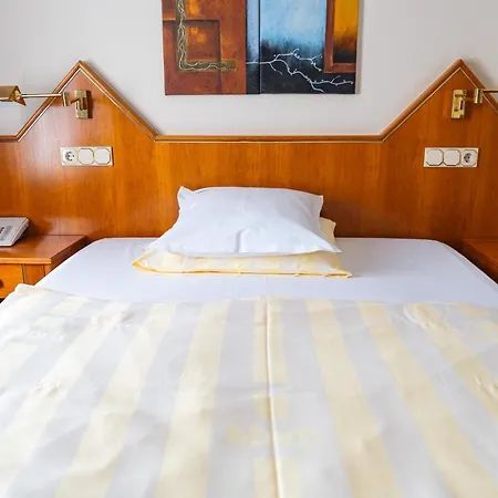 Hotell Hotel-restaurant Moris 3*